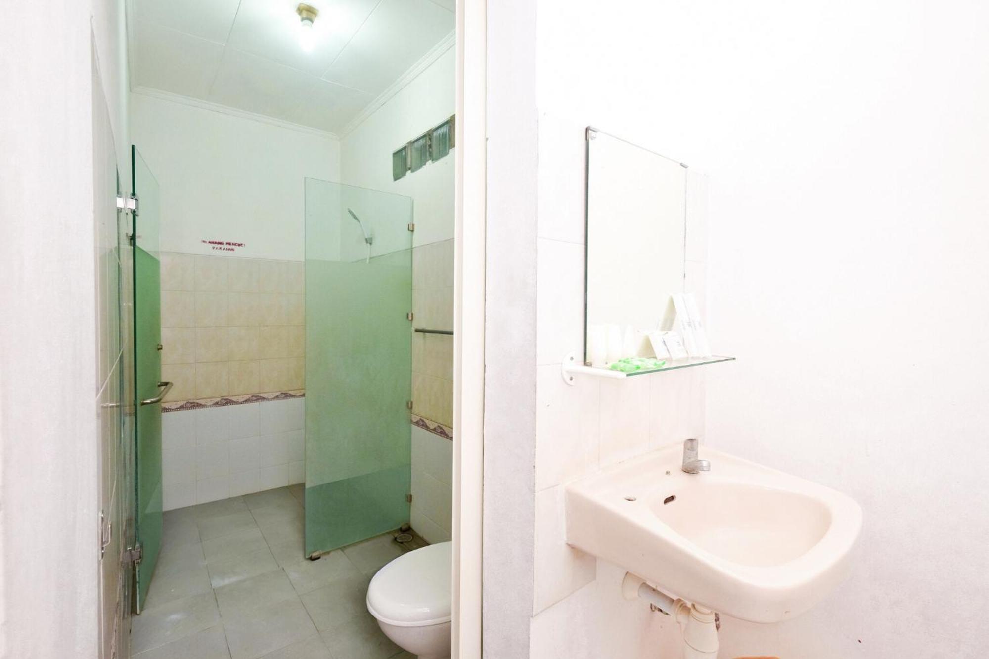Berlian Abadi Hotel By Sinergi Banyuwangi  Exterior foto