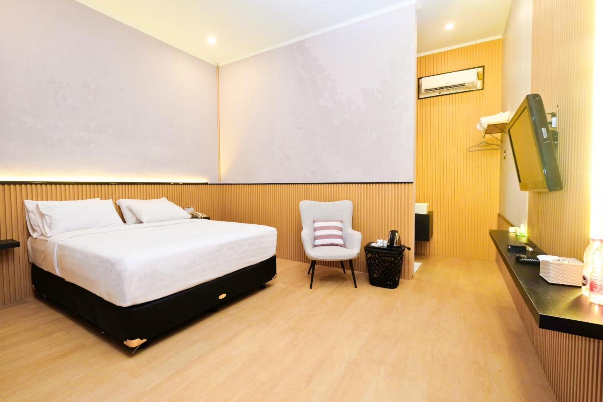 Berlian Abadi Hotel By Sinergi Banyuwangi  Exterior foto