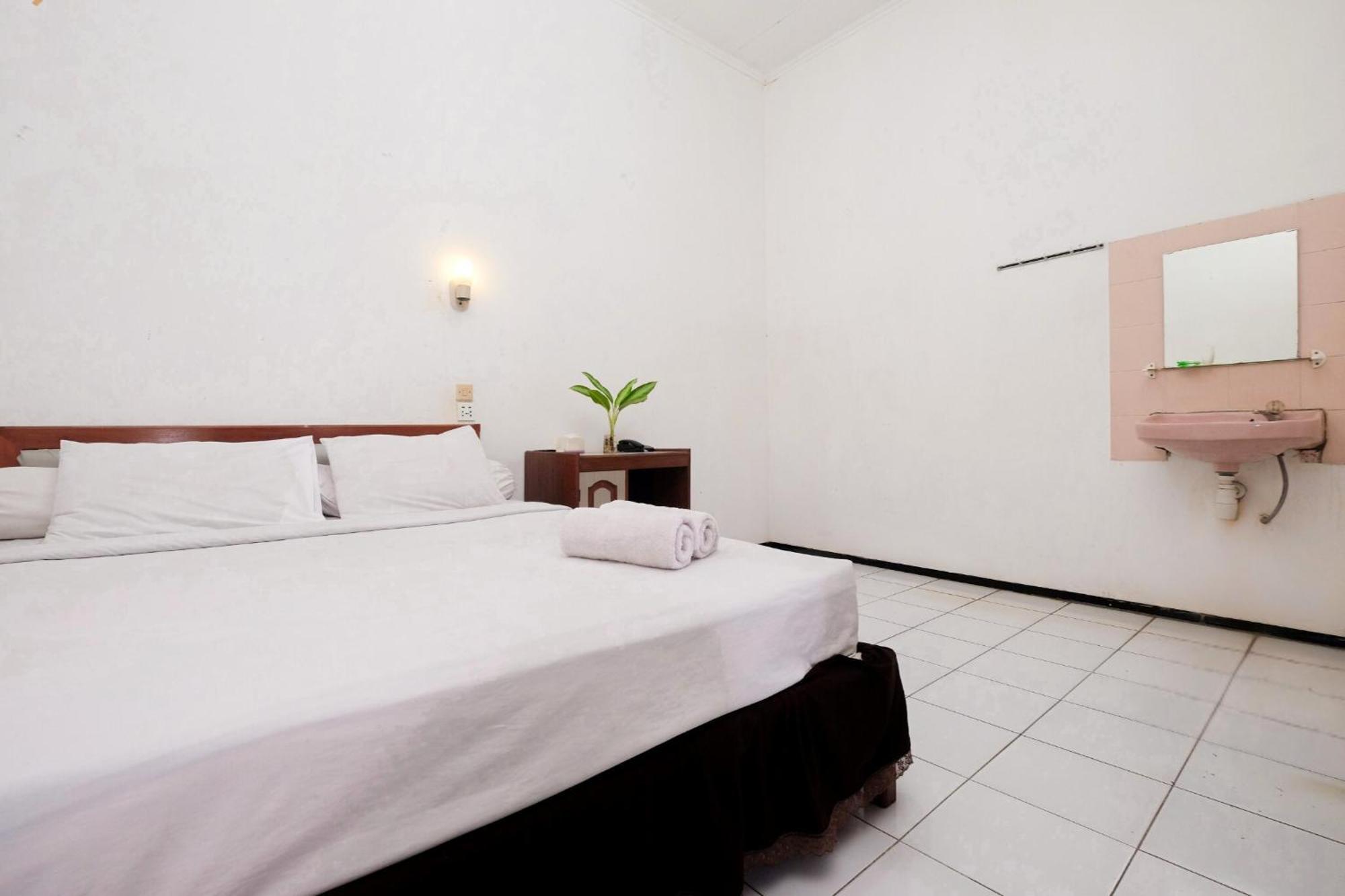 Berlian Abadi Hotel By Sinergi Banyuwangi  Exterior foto