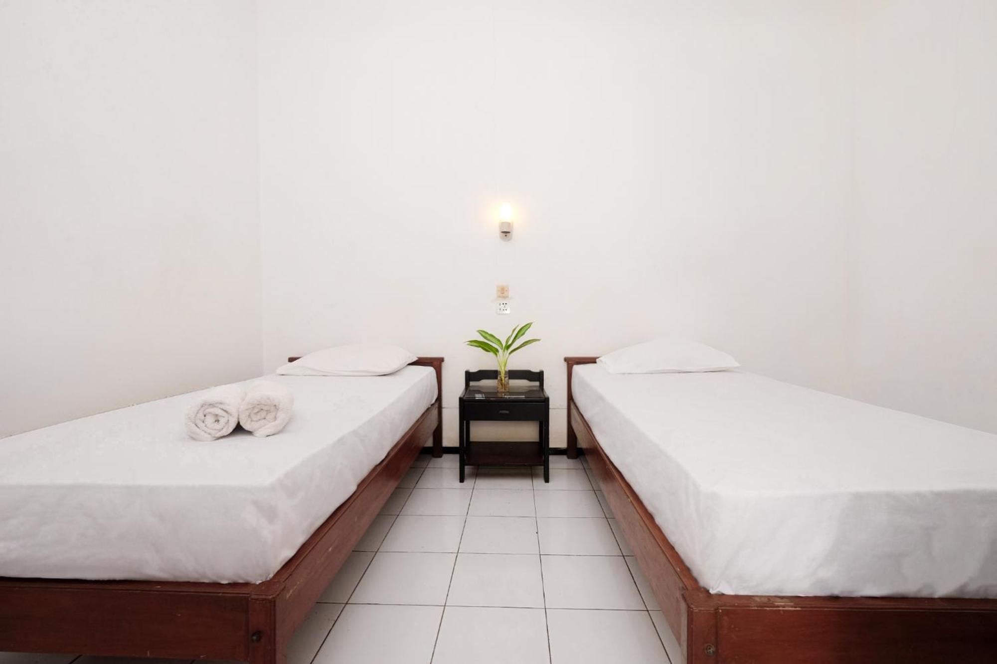 Berlian Abadi Hotel By Sinergi Banyuwangi  Exterior foto