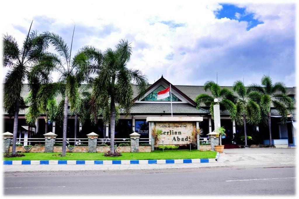 Berlian Abadi Hotel By Sinergi Banyuwangi  Exterior foto