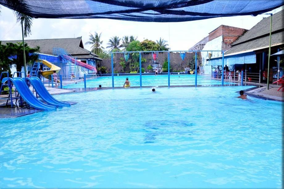 Berlian Abadi Hotel By Sinergi Banyuwangi  Exterior foto